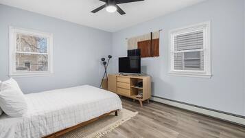 3 quartos, ferros/tábuas de passar roupa, Wi-Fi, roupa de cama