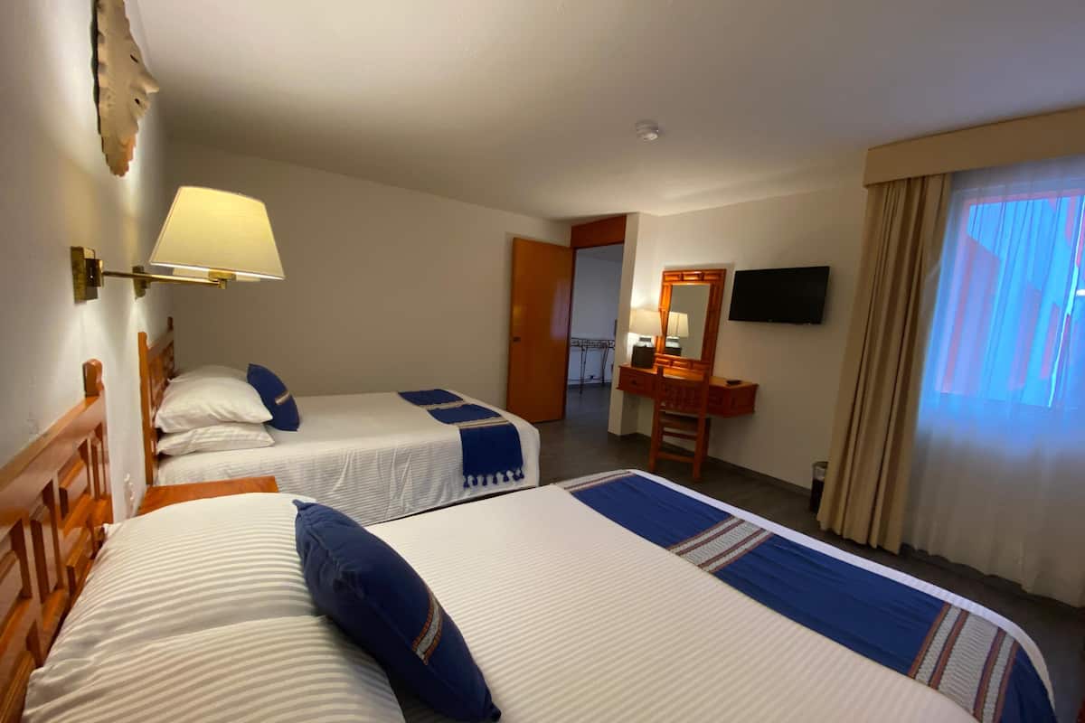 Junior Suite, 2 Katil Kelamin (Double) | Langsir/tirai gelap terus, seterika/papan seterika, cadar katil 