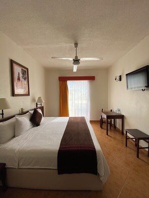 Standard Room, 1 King Bed, Non Smoking, City View | Desk, blackout curtains, free WiFi, bed sheets - Hacienda Jalpan (Jalpan de Serra)