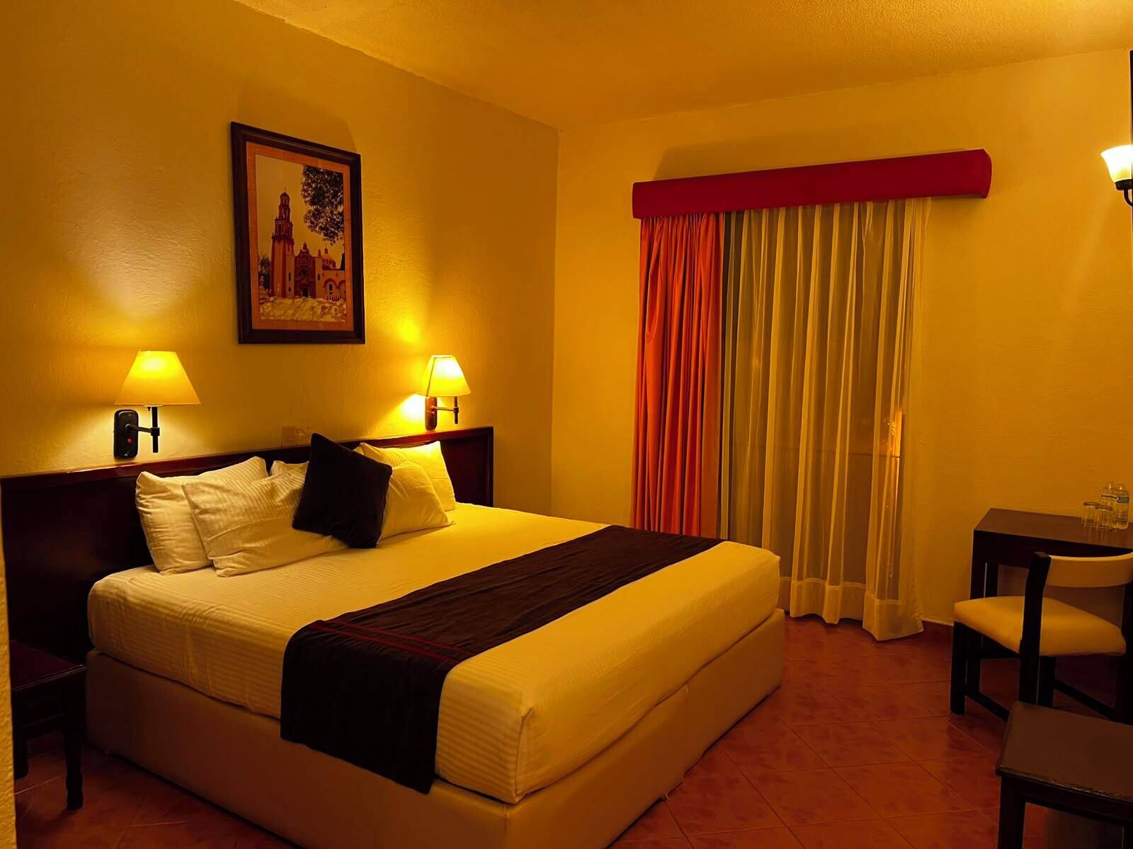 Standard Room, 1 King Bed, Non Smoking, City View | Desk, blackout drapes
