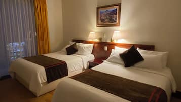 Chambre Double, vue ville | Bureau, rideaux occultants, Wi-Fi gratuit, draps fournis