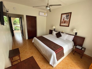 Desk, blackout curtains, free WiFi, bed sheets - Hacienda Jalpan (Jalpan de Serra)