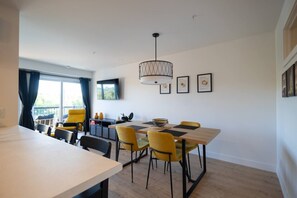 Dining - Le Citronnier, vue sur l'eau (Magog)