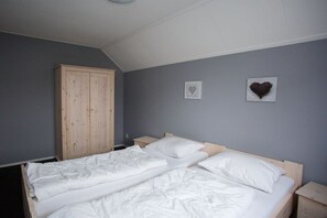 3 Schlafzimmer, Schreibtisch, Bügeleisen/Bügelbrett, kostenloses WLAN