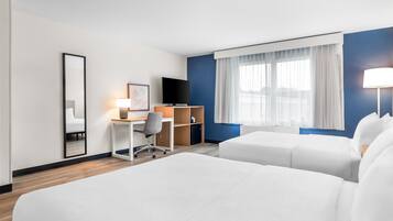 Habitació, 2 llits de matrimoni, accessible, banyera (Mobility) | Planxa i posts de planxar, wifi gratuïta i roba de llit