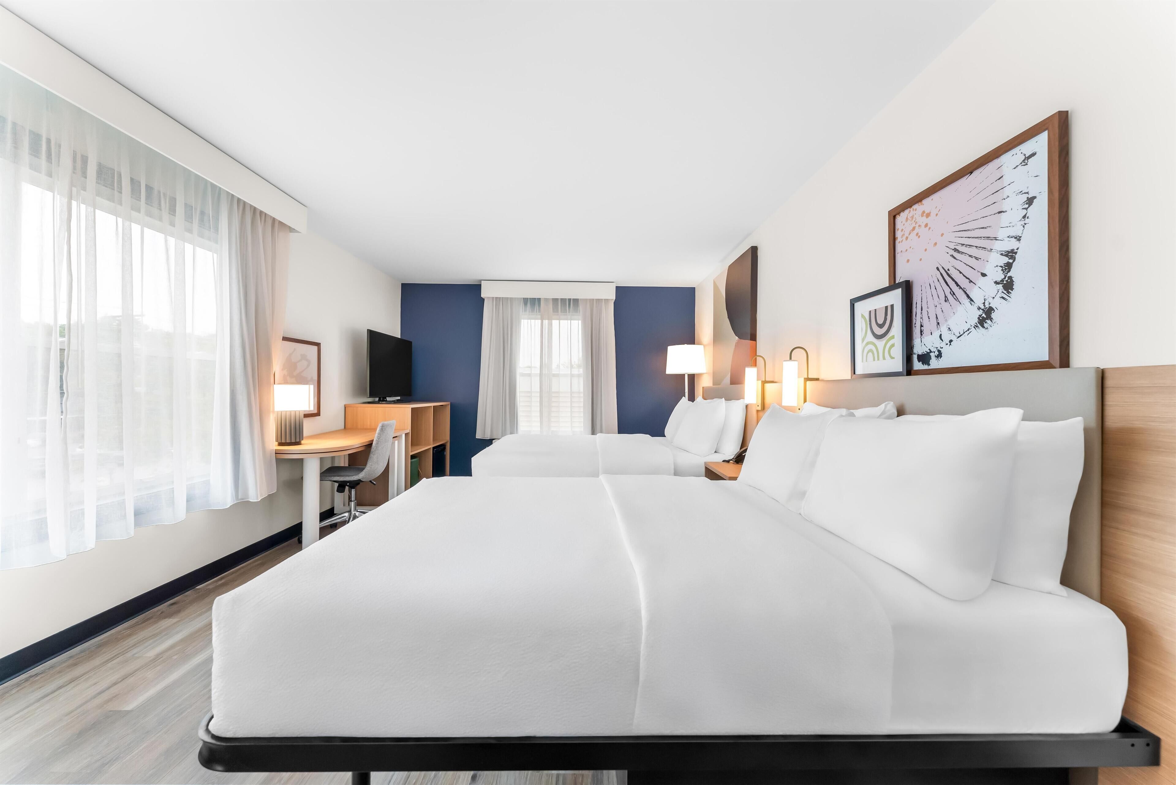 Tabla de planchar con plancha, wifi gratis y ropa de cama 