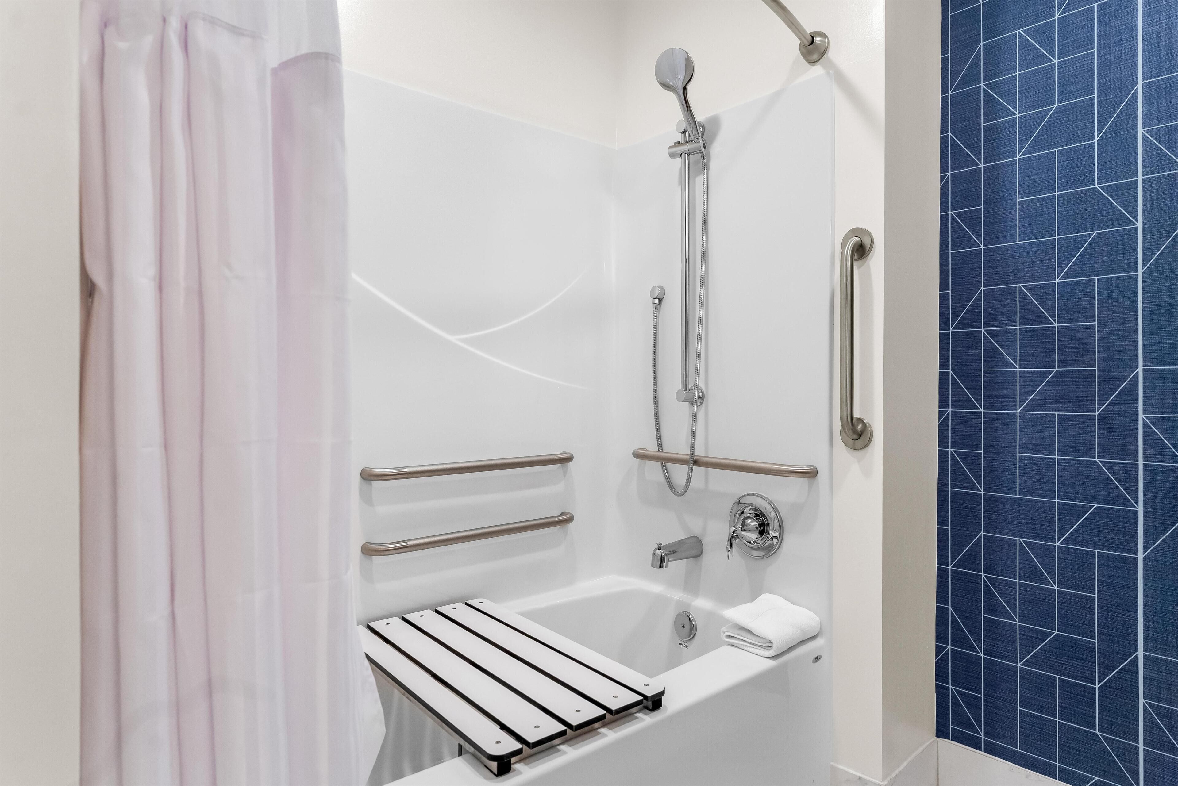 Habitación, 1 cama King size, con acceso para personas discapacitadas, tina (Mobility) | Baño