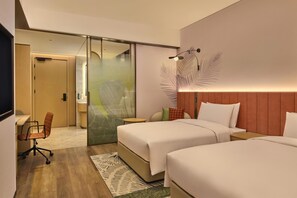 Basic Room, 2 Single Beds | Down duvets, free minibar, desk, laptop workspace - Hilton Garden Inn Chongqing Yubei Central Park (Chongqing)