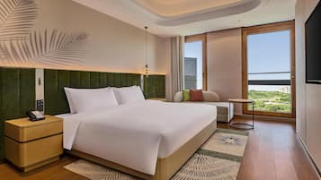 Basic Room, 1 King Bed | Down comforters, free minibar, desk, laptop workspace