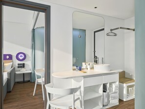 Quarto, 1 cama King e sofá-cama | Cofres nos quartos, escrivaninha, espaço de trabalho para notebook