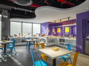 Free daily buffet breakfast