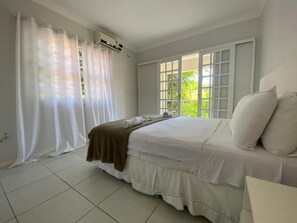 4 bedrooms, iron/ironing board, WiFi, bed sheets - Duplex with barbecue 70 meters from the sea on Ingleses beach (Ingleses Sul Florianópolis)