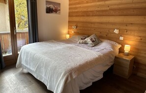 5 bedrooms, iron/ironing board, free WiFi, bed sheets