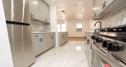 Entire Home Calm 2-bedroom private rooms located in a house in Brooklyn