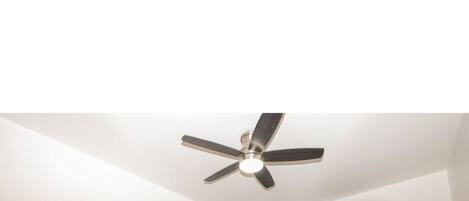 1 غرفة نوم ومكواة/لوح كي وواي فاي مجانًا وملاءات أسرّة