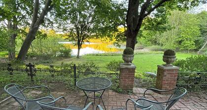 Dune Cottage on lake between Saugatuck & Holland!