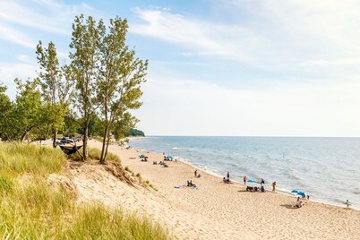 Dune Cottage on lake between Saugatuck & Holland!