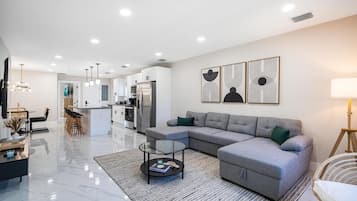 Apartment (4 Bedrooms) | Front of property