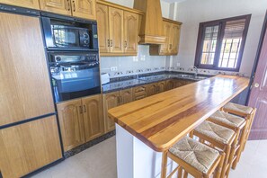 Fridge, microwave, oven, coffee/tea maker