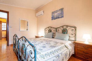 2 bedrooms, free WiFi, bed sheets - Villetta Elena - Quartu Sant'elena (Quartu sant'elena)