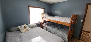 2 chambres, fer et planche à repasser, Wi-Fi, draps fournis