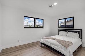 4 bedrooms, iron/ironing board, WiFi, bed sheets