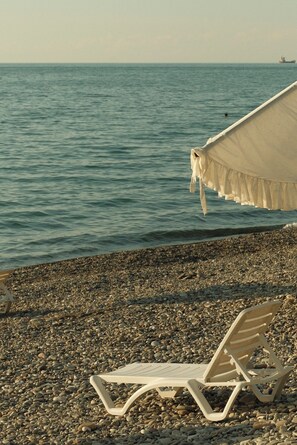 บนชายหาด