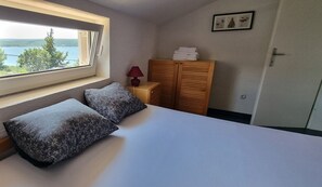 3 chambres, fer et planche à repasser, Wi-Fi, draps fournis
