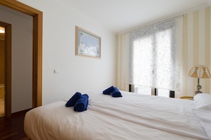 2 bedrooms, iron/ironing board