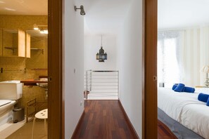 2 chambres, fer et planche à repasser