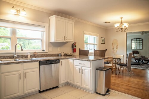 The Orchard House -close to beach & only two blocks from downtown Ocean Springs!