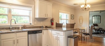 The Orchard House -close to beach & only two blocks from downtown Ocean Springs!