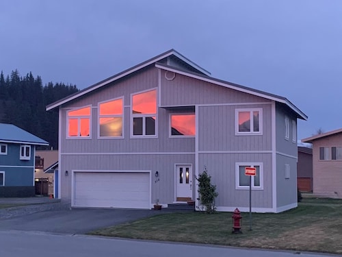 Saltwater and Snowflakes a welcoming 4-bedroom house with WiFi in Valdez
