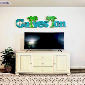 Interior - Hideaway Retreat - 3 Bedroom, 2 Full Baths (Galveston)