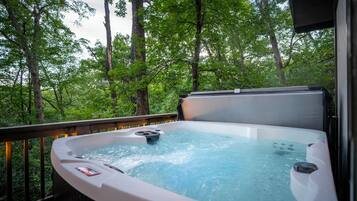 Bain à remous extérieur
