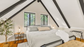 4 slaapkamers, een strijkplank/strijkijzer, reisbedje, gratis wifi