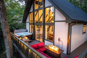 Terrace/patio - Serene Massanutten Retreat, Nestled in the Trees (McGaheysville)