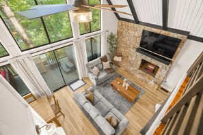 Smart TV, fireplace, video games, books - Serene Massanutten Retreat, Nestled in the Trees (McGaheysville)