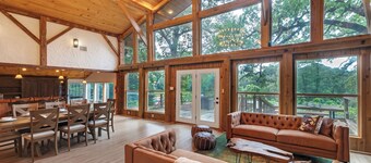 Custom Cabin - King Bed - Balcony Views - 8-Acre Escape