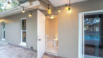 Deluxe Villa, 5 Bedrooms, Garden View | Bathroom | Shower, rainfall showerhead, free toiletries, hair dryer