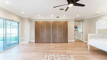 Deluxe Villa, 5 Bedrooms, Garden View | Premium bedding, memory foam beds, desk, laptop workspace