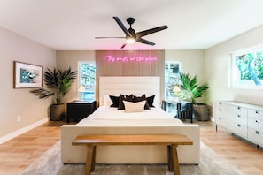 Deluxe Villa, 5 Bedrooms, Garden View | Premium bedding, memory foam beds, desk, laptop workspace - Indian Rocks Escape (Largo)