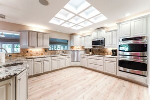 华丽别墅, 5 间卧室, 花园景观 | 私人厨房 | 大冰箱、微波炉、烤箱、炉灶