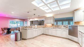 Deluxe Villa, 5 Bedrooms, Garden View | Private kitchen | Full-size fridge, microwave, oven, stovetop