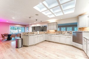 华丽别墅, 5 间卧室, 花园景观 | 私人厨房 | 大冰箱、微波炉、烤箱、炉灶