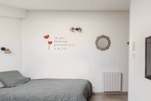 Unclassified image, 5 of 33, button - "Chez Céline et Frédéric" : house n°1 / T3 60m2 (Rochefort)