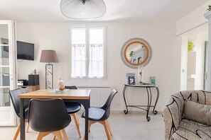 Unclassified image, 3 of 33, button - "Chez Céline et Frédéric" : house n°1 / T3 60m2 (Rochefort)