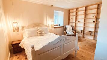 1 bedroom, desk, iron/ironing board, WiFi