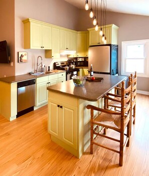 雪櫃、微波爐、焗爐、爐具