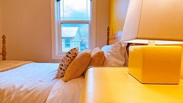 4 bedrooms, desk, iron/ironing board, travel cot